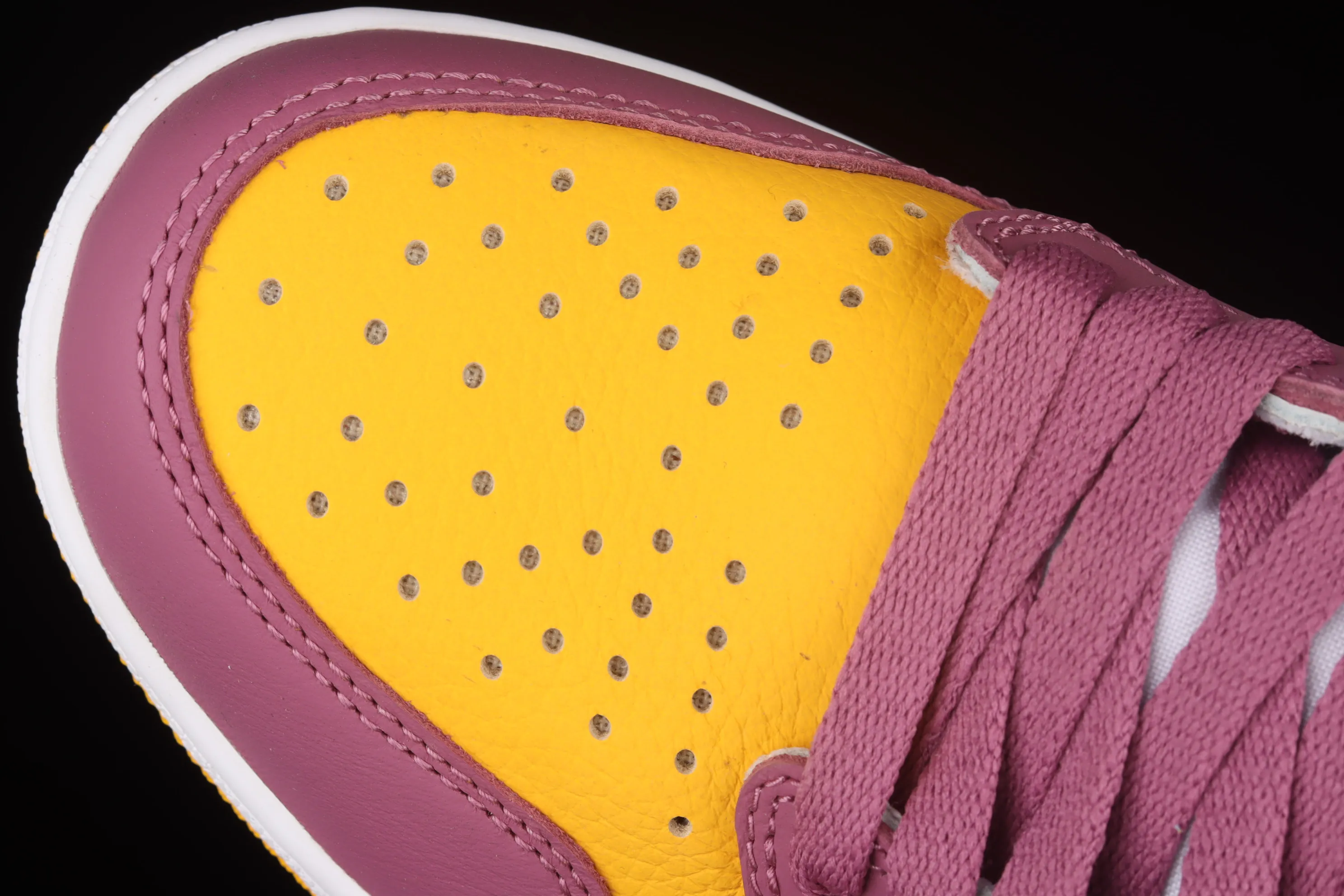 All categories Air Jordan Jordan series basketball shoes Air Jordan 1 High Pure original version Air Jordan 1 "Sail University Red" AJ1 Joe 1 White and Purple Gold Brotherhood high-top basketball shoes 555088-706
